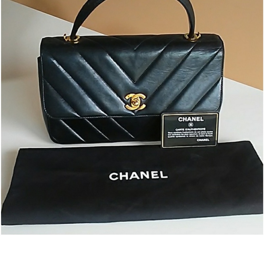 Chanel Black Quilted chevron Leather Handbag